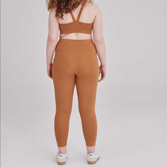 Girlfriend Collective Compressive Pocket Legging in Twig (XS) - Picture 2 of 9